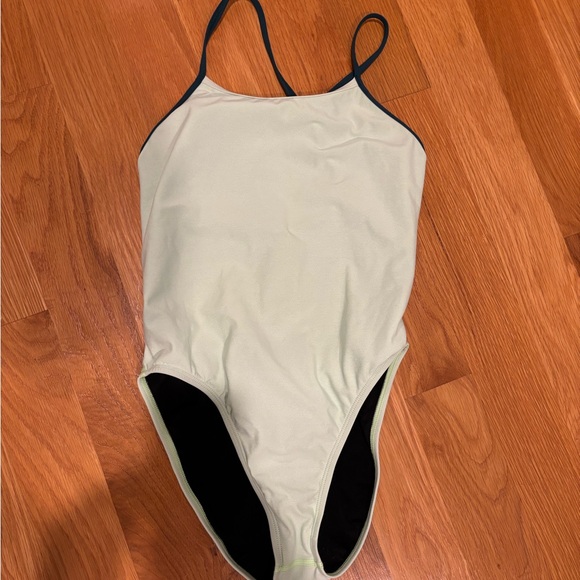 Mint and Peacock contrast Brandon Jolyn. - Picture 1 of 3